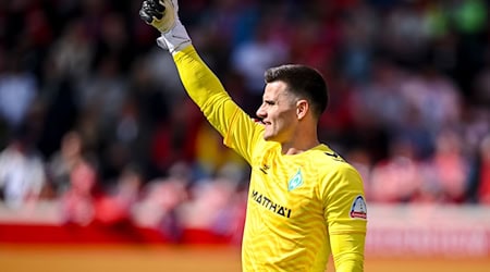 Michael Zetterer geht als Nummer eins bei Werder in die Saison  / Foto: Harry Langer/dpa