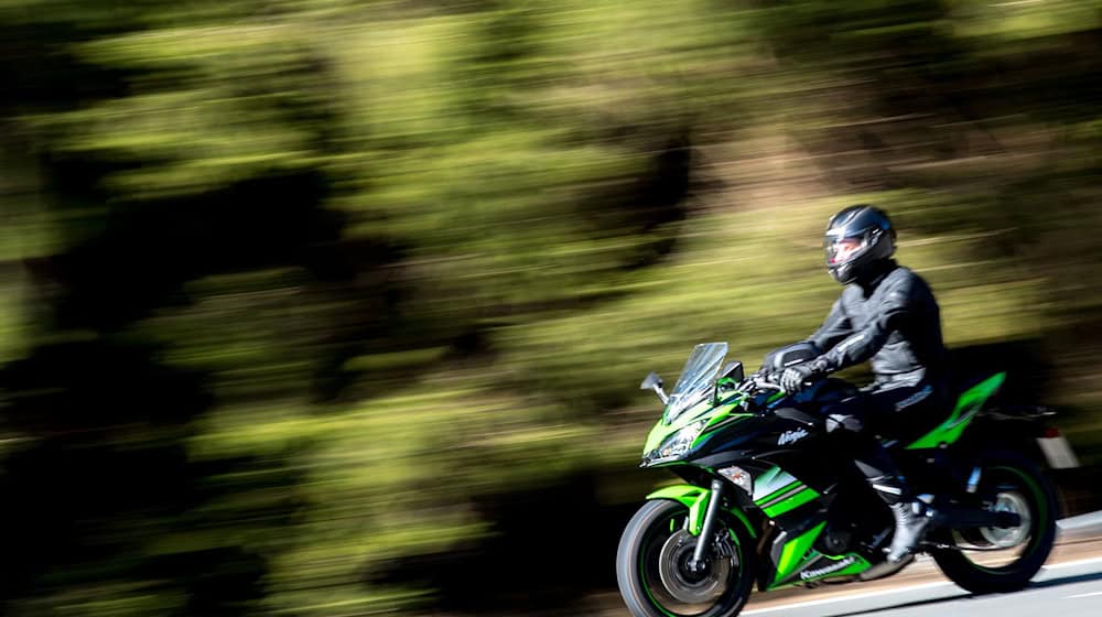 Zwei niederländische Motorradfahrer kamen ums Leben. (Symbolbild) / Foto: Hauke-Christian Dittrich/dpa