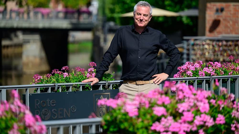 Sieben Millionen Tagestouristen kommen jedes Jahr nach Lüneburg - einen großen Anteil daran haben Fans der «Roten Rosen». / Foto: Philipp Schulze/dpa