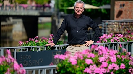 Sieben Millionen Tagestouristen kommen jedes Jahr nach Lüneburg - einen großen Anteil daran haben Fans der «Roten Rosen». / Foto: Philipp Schulze/dpa