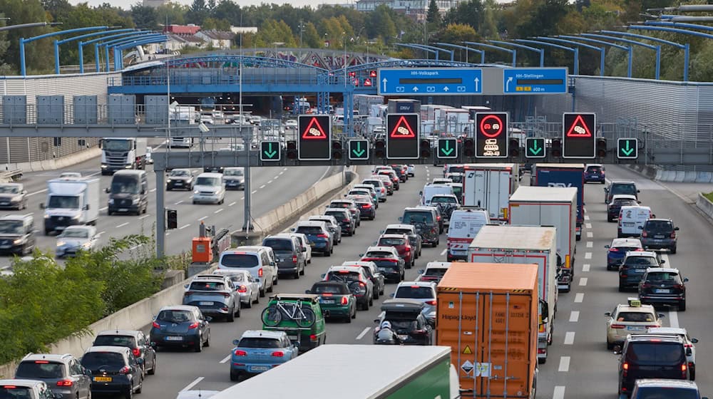 Die Vollsperrung der A7 zwischen den Anschlussstellen Hamburg-Stellingen und Hamburg-Heimfeld ist aufgehoben. (Foto-Archiv). / Foto: Georg Wendt/dpa