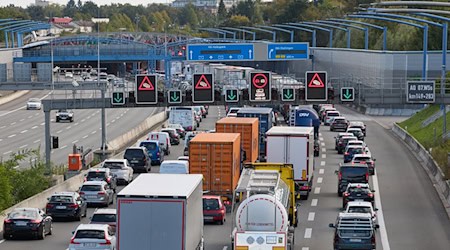 Wegen Bauarbeiten ist der Elbtunnel gesperrt, der Verkehr Richtung Süden muss die A7 in Hamburg-Stellingen verlassen und der Richtung Norden in Hamburg-Heimfeld. (Archivbild) / Foto: Georg Wendt/dpa