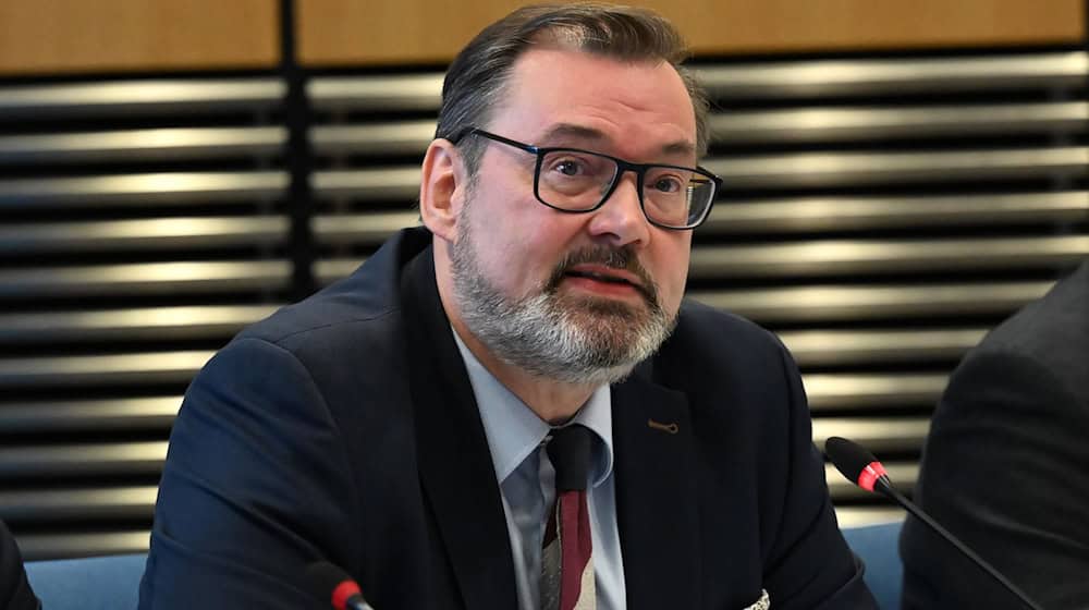 AfD-Fraktionschef Klaus Wichmann sieht die «restlose Aufklärung» des Todes der 16-jährigen Liana als Aufgabe der Opposition. / Foto: Shireen Broszies/dpa