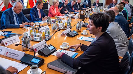 Der Ausbau der Windkraft-Nutzung auf See war zentrales Thema beim Treffen der norddeutschen Regierungschefs in Schwerin.   / Foto: Jens Büttner/dpa