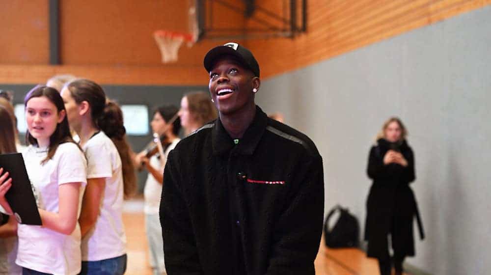 Basketball-Welt- und Europameister Dennis Schröder könnte schon bald Ehrenbürger seiner Heimatstadt Braunschweig werden.  / Foto: Shireen Broszies/dpa