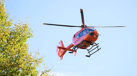 In Werdum kam auch ein Rettungshubschrauber zum Einsatz. (Symbolbild) / Foto: Julian Stratenschulte/dpa
