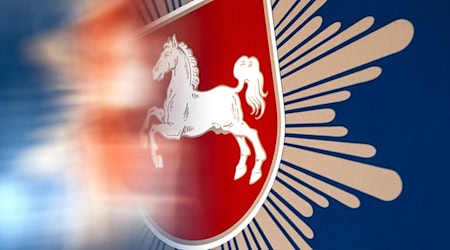 Die Polizei in Niedersachsen steht erneut unter Druck wegen einer problematischen Chatgruppe. (Symbolbild) / Foto: Swen Pförtner/dpa
