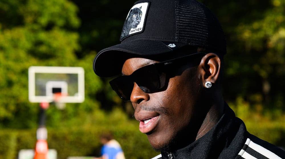In Braunschweig sprach Dennis Schröder über die Ziele mit seinem neuen NBA-Team.  / Foto: Julian Stratenschulte/dpa