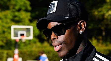 In Braunschweig sprach Dennis Schröder über die Ziele mit seinem neuen NBA-Team.  / Foto: Julian Stratenschulte/dpa