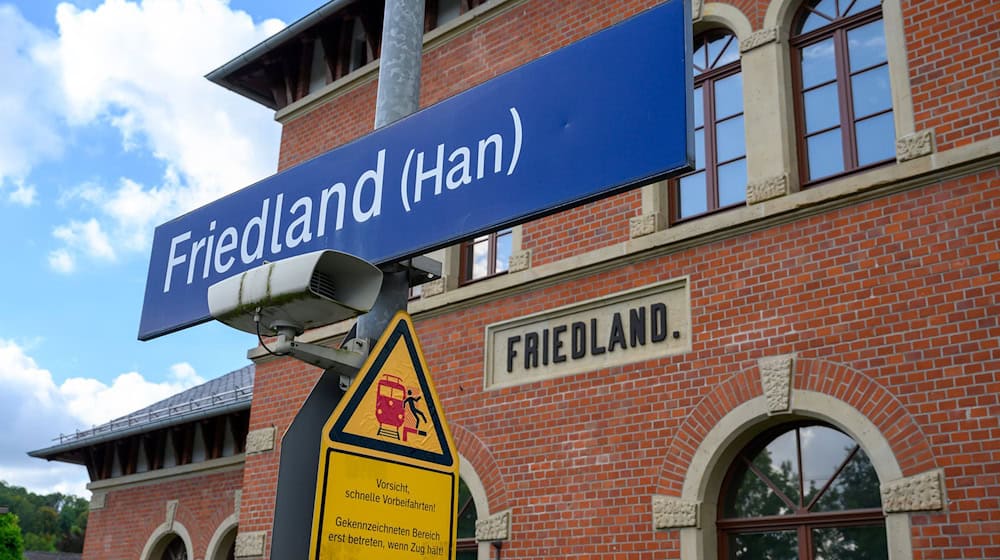 Am Bahnhof Friedland war die 16-jährige Liana ums Leben gekommen. (Archivbild) / Foto: Swen Pförtner/dpa