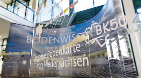 Mit der Untersuchung von Gesteinsproben wollen Wissenschaftler die Umwelt vor rund 200 Millionen Jahren in der Region Hannover erforschen. (Symbolbild) / Foto: picture alliance / Philipp von Ditfurth/dpa