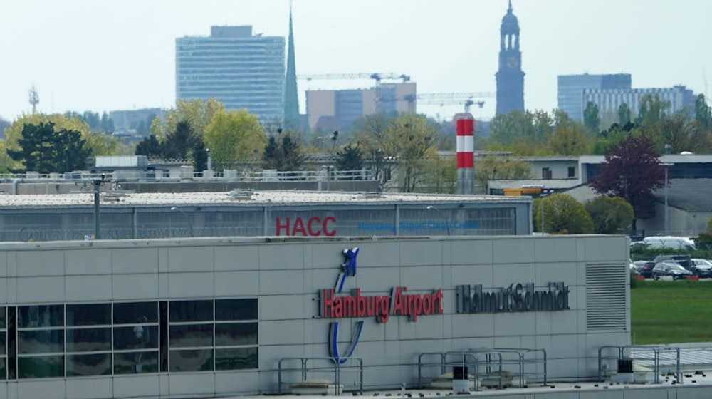 Wegen einer nicht bezahlten Geldstrafe hat ein Passagier aus Georgien am Hamburger Flughafen Schwierigkeiten bekommen. (Symbolbild) / Foto: Marcus Brandt/dpa