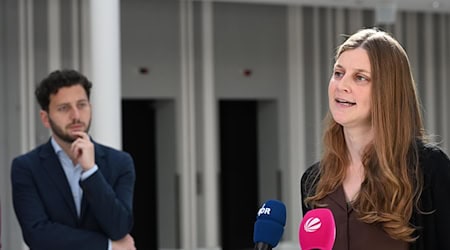 Sie will zeigen, dass die Energiewende sozialgerecht funktioniert: Grünen-Fraktionschefin Kura. / Foto: Shireen Broszies/dpa