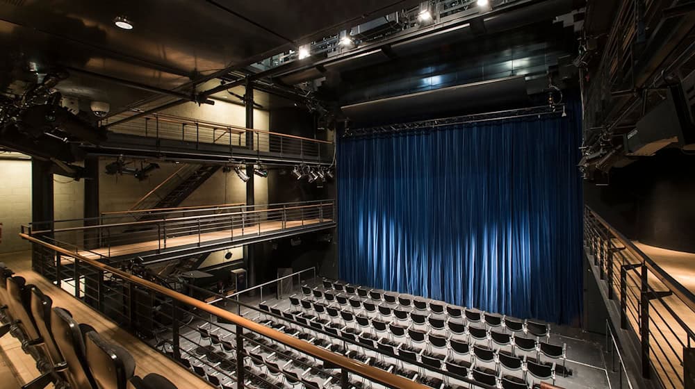 Im Kleinen Haus des Staatstheaters Braunschweig wird im November der Wilhelm-Raabe-Literaturpreis an Jonas Lüscher verliehen.  / Foto: Volker Beinhorn/Staatstheater Braunschweig/dpa