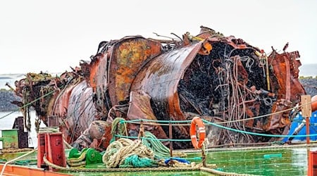 Experten haben einen Teil des U-Bootes U16 nach 106 Jahren aus der Nordsee geborgen. / Foto: Sina Schuldt/dpa