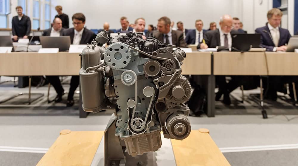 Vor dem OVG Schleswig wird über die Genehmigung eines VW-Software-Updates in der Motorsteuerung durch das KBA verhandelt. / Foto: Markus Scholz/dpa
