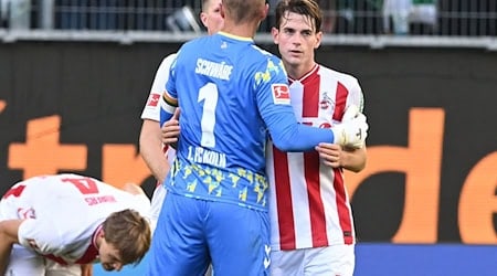 Der Kölner Jakub Kaminski (r) schoss beim 3:3 in Wolfsburg das späteste Tor der Bundesliga-Geschichte. / Foto: dpa