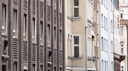 Die Mietpreisbremse soll Mieter in 57 niedersächsischen Kommunen bis 2029 entlasten. (Archivbild) / Foto: Marco Rauch/dpa