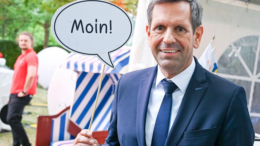 Niedersachsens Ministerpräsident Olaf Lies kann nach eigenen Angaben Plattdeutsch besser verstehen als sprechen. (Archivbild) / Foto: Jens Kalaene/dpa