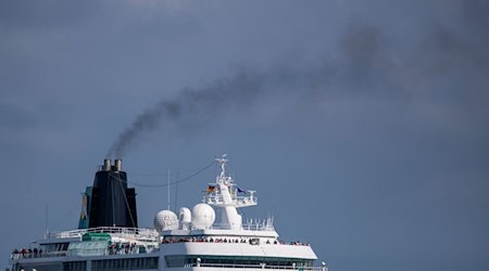 Naturschutzbund kritisiert Klimaschutz in der Kreuzfahrtbranche. (Archivbild) / Foto: Jens Büttner/dpa-Zentralbild/ZB