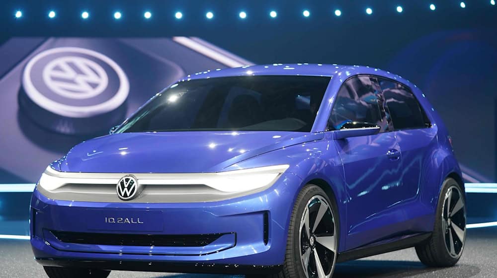 Als Studie hieß der Elektro-Polo 2023 noch ID.2all. Die Serienversion soll jetzt wieder den Namen Polo tragen. (Archivbild) / Foto: Marcus Brandt/dpa