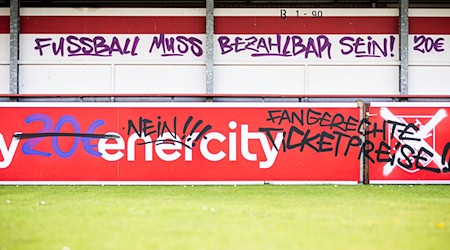 Unbekannte sind in das Stadion des TSV Havelse eingebrochen. / Foto: Moritz Frankenberg/dpa
