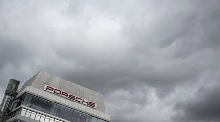 Der Sportwagenbauer Porsche muss die erste deutsche Börsenliga verlassen. / Foto: Marijan Murat/dpa