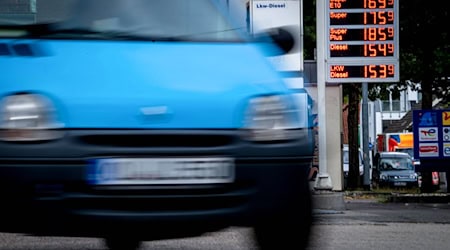 Es geht um eine Tankstellen-Raubserie in den Jahren 2023 und 2025 (Symbolbild) / Foto: Sina Schuldt/dpa