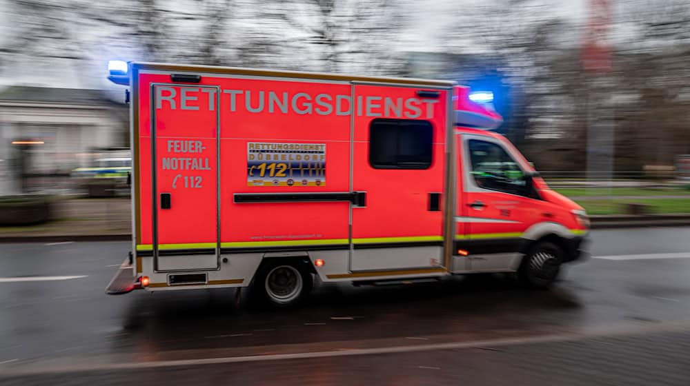 Zehn Menschen wurden in einer Schule durch den Einsatz von Reizgas verletzt. (Symbolbild) / Foto: Fabian Strauch/dpa