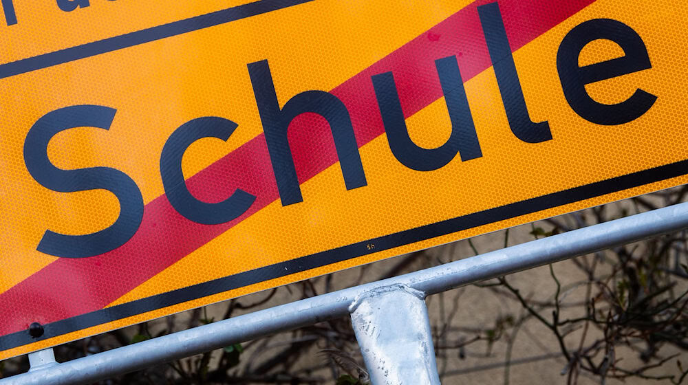 Wer gegen die Schulpflicht verstößt, muss mit Konsequenzen rechnen. (Symbolbild) / Foto: Julian Stratenschulte/dpa