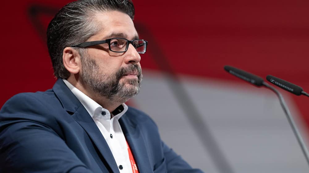 Bremens SPD-Fraktionschef Mustafa Güngör spricht sich für eine Machbarkeitsstudie für eine Seilbahn aus. (Archivbild) / Foto: Izabela Mittwollen/dpa