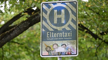 Elterntaxis sorgen an manchen Schulen für ein Verkehrschaos.  / Foto: Shireen Broszies/dpa