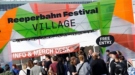 Auf dem Festival werden auch Preise an die besten Nachwuchs-Acts vergeben. In diesem Jahr standen sechs Musikerinnen und Musiker beziehungsweise Bands zur Auswahl. / Foto: Georg Wendt/dpa