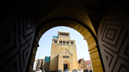 Eine Online-Umfrage zur Aufarbeitung sexualisierter Gewalt startet im Bistum Hildesheim. (Archivbild) / Foto: Julian Stratenschulte/dpa