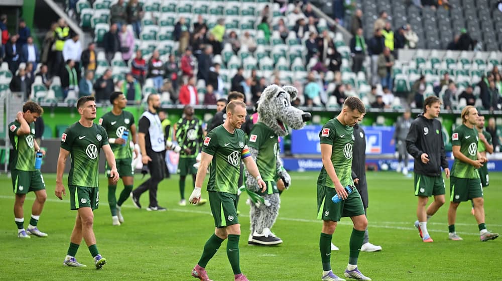 Wolfsburger Enttäuschung nach dem 0:1 gegen Leipzig. / Foto: Swen Pförtner/dpa