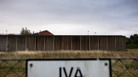 Blick auf die Justizvollzugsanstalt Sehnde in der Region Hannover.  / Foto: Moritz Frankenberg/dpa