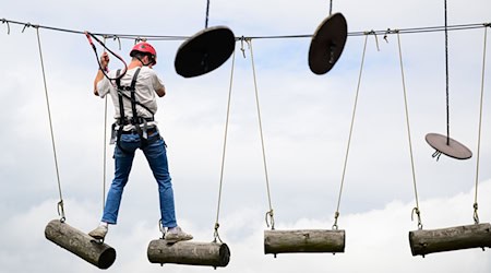 Viele Freizeiteinrichtungen in Niedersachsen haben 2024 mehr Besucherinnen und Besucher verbucht - allerdings stiegen häufig auch Eintrittspreise. (Archivbild)  / Foto: Philipp Schulze/dpa