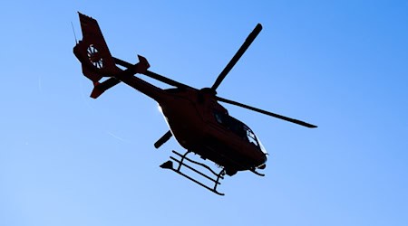 Eine 92-Jährige starb nach einem Unfall im Kreis Lüneburg im Rettungsflieger. (Symbolbild)  / Foto: Julian Stratenschulte/dpa