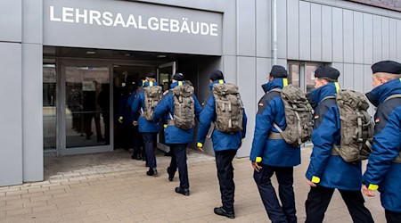 Am Marinestützpunkt in Wilhelmshaven werden seit kurzem wieder Rekrutinnen und Rekruten ausgebildet.  / Foto: Hauke-Christian Dittrich/dpa Am Marinestützpunkt in Wilhelmshaven werden seit kurzem wieder Rekrutinnen und Rekruten ausgebildet.  / Foto: Hauke-Christian Dittrich/dpa