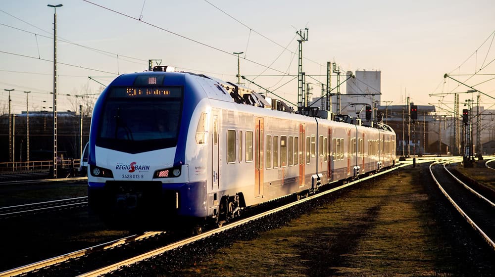 Zwischen Dörverden und Eystrup fallen die Züge bis voraussichtlich 8 Uhr aus, Ersatzverkehr wird eingerichtet. (Symbolbild) / Foto: Hauke-Christian Dittrich/dpa