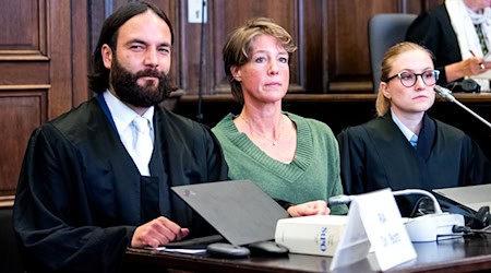 Christina Block bestreitet den Vorwurf der Anklage, sie habe die Entführung ihrer Kinder aus der Obhut ihres Ex-Manns in Auftrag gegeben. (Archivbild) / Foto: Daniel Bockwoldt/dpa Pool/dpa