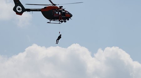 Marineflieger haben zwei Schiffbrüchige gerettet. (Symbolbild) / Foto: Sebastian Christoph Gollnow/dpa