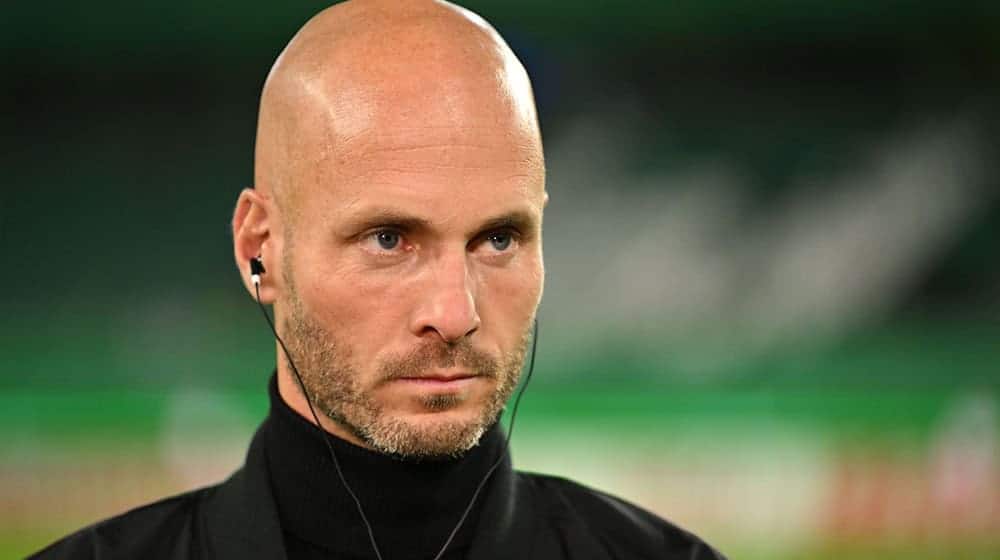 Wolfsburgs Trainer Paul Simonis. / Foto: Swen Pförtner/dpa