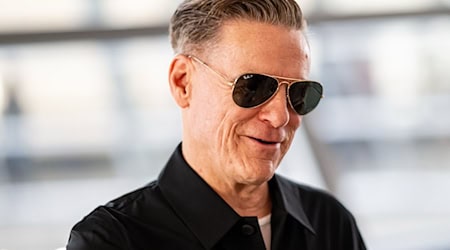 Musiker Bryan Adams ist auch als Fotograf erfolgreich. (Archivfoto)  / Foto: Fabian Sommer/dpa
