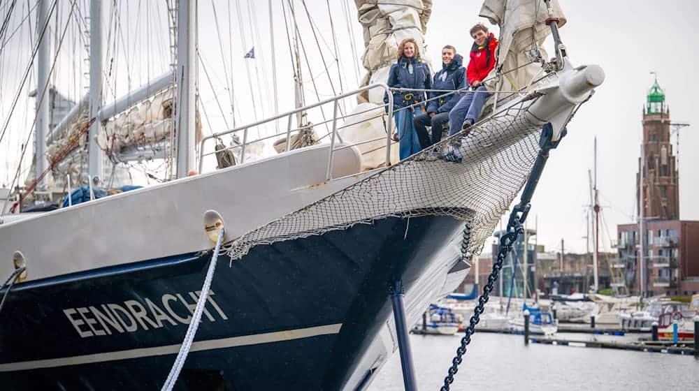 38 Jugendliche stechen gemeinsam in See. / Foto: Sina Schuldt/dpa 38 Jugendliche stechen gemeinsam in See. / Foto: Sina Schuldt/dpa