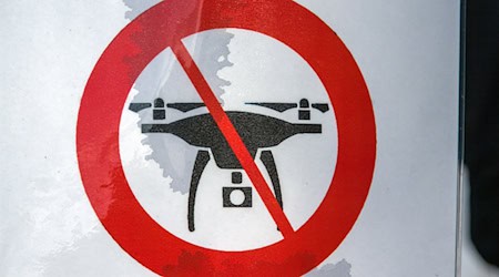 Drohnensichtungen nahmen zuletzt bundesweit zu, auch in der Nähe wichtiger Infrastruktur. (Symbolbild) / Foto: Jens Büttner/dpa-Zentralbild/ZB