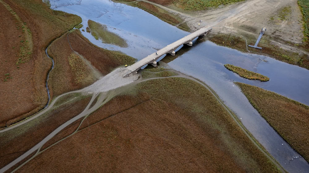 Kommunen am Edersee wollen im Sommer mehr Wasser. / Foto: Swen Pförtner/dpa