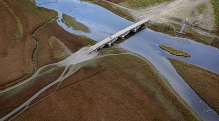 Kommunen am Edersee wollen im Sommer mehr Wasser. / Foto: Swen Pförtner/dpa