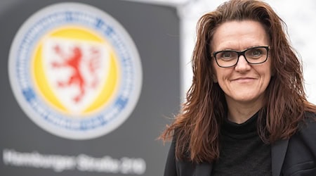 Nicole Kumpis und Eintracht Braunschweig trauern im Stadionsprecher Frank Kornath. / Foto: Swen Pförtner/dpa