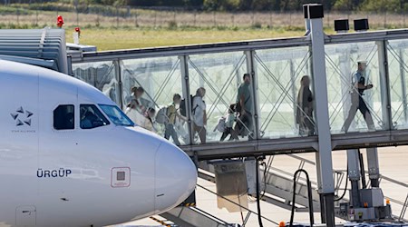 Im September sind bereits zweimal Menschen aus Afghanistan nach Hannover gebracht worden. (Archivbild) / Foto: Michael Matthey/dpa Im September sind bereits zweimal Menschen aus Afghanistan nach Hannover gebracht worden. (Archivbild) / Foto: Michael Matthey/dpa